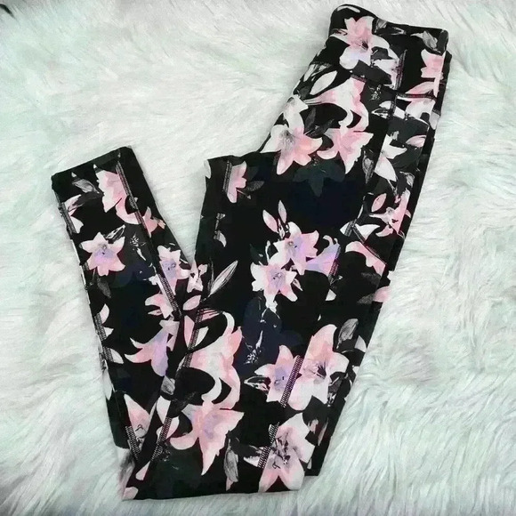 🆕️🏷Victoria’s Secret Core Essential Pocket Legging Black/Pink Lily - Picture 3 of 6